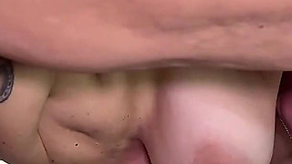 Dona Casa Sexy Troca Gorjeta Por Uma Trepada