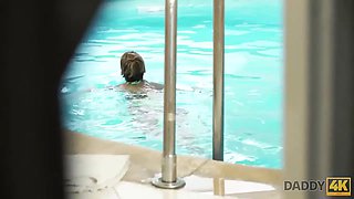 Daddy4k. sesso con dopo la piscina