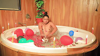 Full video of Pallavi Patil bathing in bathtub