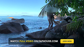Catching nude couple -sex on beach