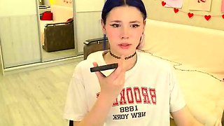 Cute amateur webcam teen girl toying pussy on webcam