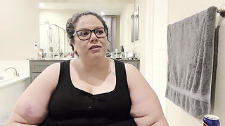 Plump Paradise: Snack N Chat