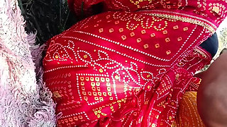 Apne sage chhote devar ke sath bhabhi farm main Apne chhote devar ka land chus kar apni gand marva rahe Apne sabhi chhote devar se