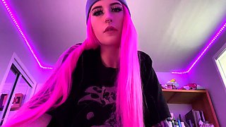 Amateur brunette double toying on webcam