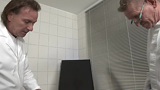 Frauenarzt Double Pussy Fuck in Sexy Lingerie