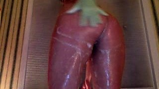 Close up MILF masturbation