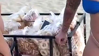 Beach Seller in a Salty Package Eats the Two Hot Girls in Exchange Left Happy