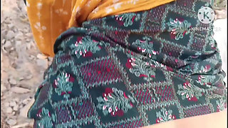 Jungle me mangal. Khet se chara katne aati bhabhi ko doggy style me chod diya