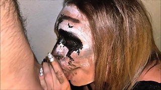 la sorcieree suce le diable a halloween