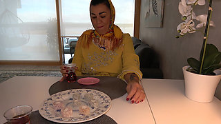 Homemade Sex with Big Ass Muslim Arab Stepmom in Hijab