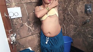 Indian Cougar Aunty enjoy Blowjob and fucked
