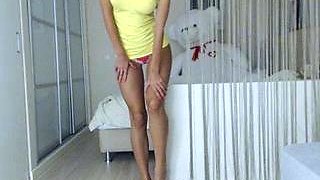 Cute amateur webcam teen girl toying pussy on webcam