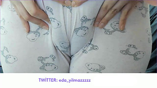 CAMELTOE- SWOLLEN PUSSY- RUBBING PUSSY WITH PAJAMA
