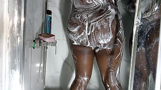 Sucking a Big Dick in the Shower, I Got Really Excited and Asked Him to Fuck Me.