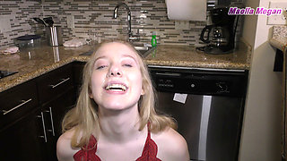 Maella (kalllie Taylor) -sucks You off in the Kitchen