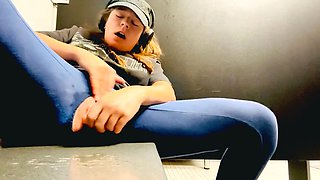 Naughty Maddie4daddie squirts after teasing herself in the gym changing room