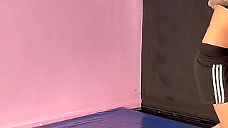 2 Hot Girls Grappling