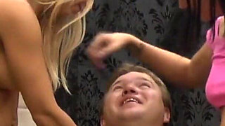 Nikki and Dyanna Smokes!