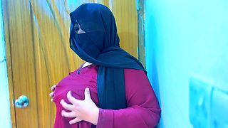 Egyptian Hot Maid Gets Super Horny & Start Masturbat in Office Room & Boss Start Handjob by Saw Her