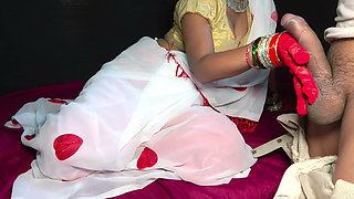 Desi Wife Gives Oral Sex to Her Husband in White Colour Saree Real Desi Romance Sex Bed for Chudai New Videos Desi Style Full