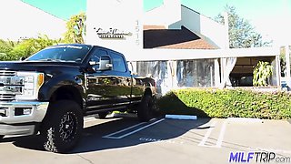 Kenzie Taylor - Cum Hungry Milf Bartender Mixes Pussy Juice With Cock