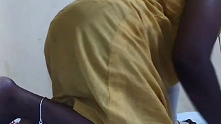 Aunty Bedla pu potu vachirukan vangada pulu yatha