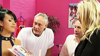 Hannah Shaw Dildo Sex And BJs With Friends