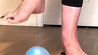 Will It Pop!? Giantess Feet Vs Balloons Barefoot, Sandals, Vans Annihilation