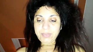 Tia brasileira amadora d blowjob num pau pequeno