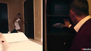 Horny MILF Luna Star adult video