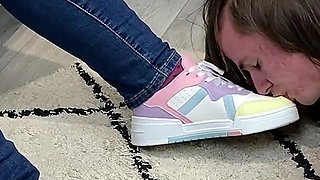 Human Shoe Cleaner - He Has to Lick Legs That Demolish Him! - Dave Moon - Jennifer - Bbusting (licking)