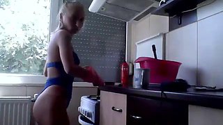 Animated 19 Year Old Courtesan: Amateur, Cam  Homemade Porn