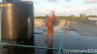Big Booty Twerking Naked at the Rooftop