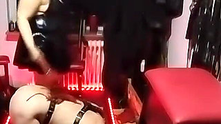 Dominant MILF Fists Gaping Pussy Till Squirting Explosion