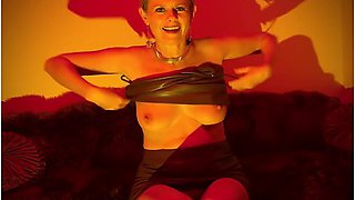 Milf Reya Lovenlight Has Moody Pillow Humping Sesh