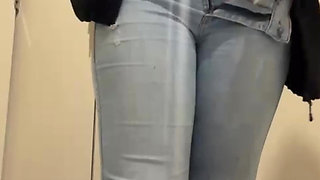 Girl with a Big Ass Shaking in Public