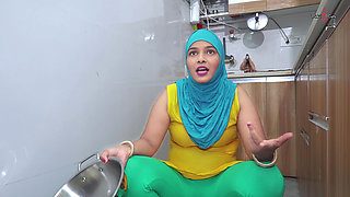 Hijabi Muslim Stepmom Fucked by Milkman After Hot Conversation in Kitchen with Hindi Audio.