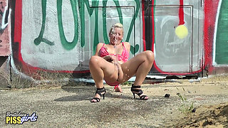 Luci Angel and Her Gorgeous Self Piss Fountain