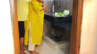 Suddenly I Fucked My Stepmother in Law While She Was Cutting Curry in the Kitchen - Desi Rough Sex