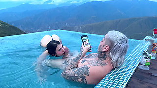 Tinder Date Ends in Outdoor Sex with Chicamocha Cannon in the Background