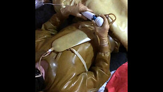 Rubber bed, Piss drink