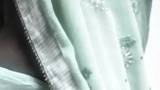 Your Sweety Bhabhi showing sexy tight boobs in bra . Watch hints in video !!!