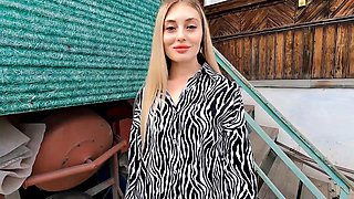 Gorgeous Milf Hostess Gets Rate Cut from Employee