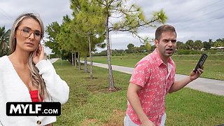 Mylf gets stranded by the side of the road because her car penniless down & she has no idea what to do