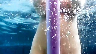 Underwater solo play with a big-boobed model Autumn-Jade