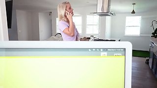 Pervmom - nasty sonny prefers to eat his stepmoms mature cunny for breakfast than cereal