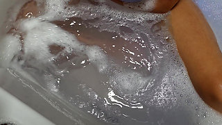 Busty Wife Gives Me Relaxing Sex in the Bathtub, Full Mouth of Sperm