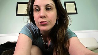 Flexible pale brunette with foot fetish does hot footjob