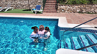 Swimming Pool Wet T-shirt Lesbians