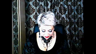 A mature whore, a webcam model, sucks her husband's dick after private sessions with strangers.!. (16)